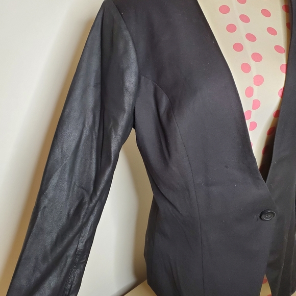 Blazer - Picture 4 of 6